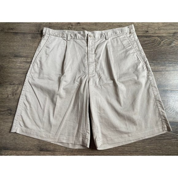 Nike Other - EUC‎ Mens Nike Golf Pleated Front Khaki Shorts Size 40